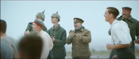 両軍に拍手を送る人々 - コピー.jpg